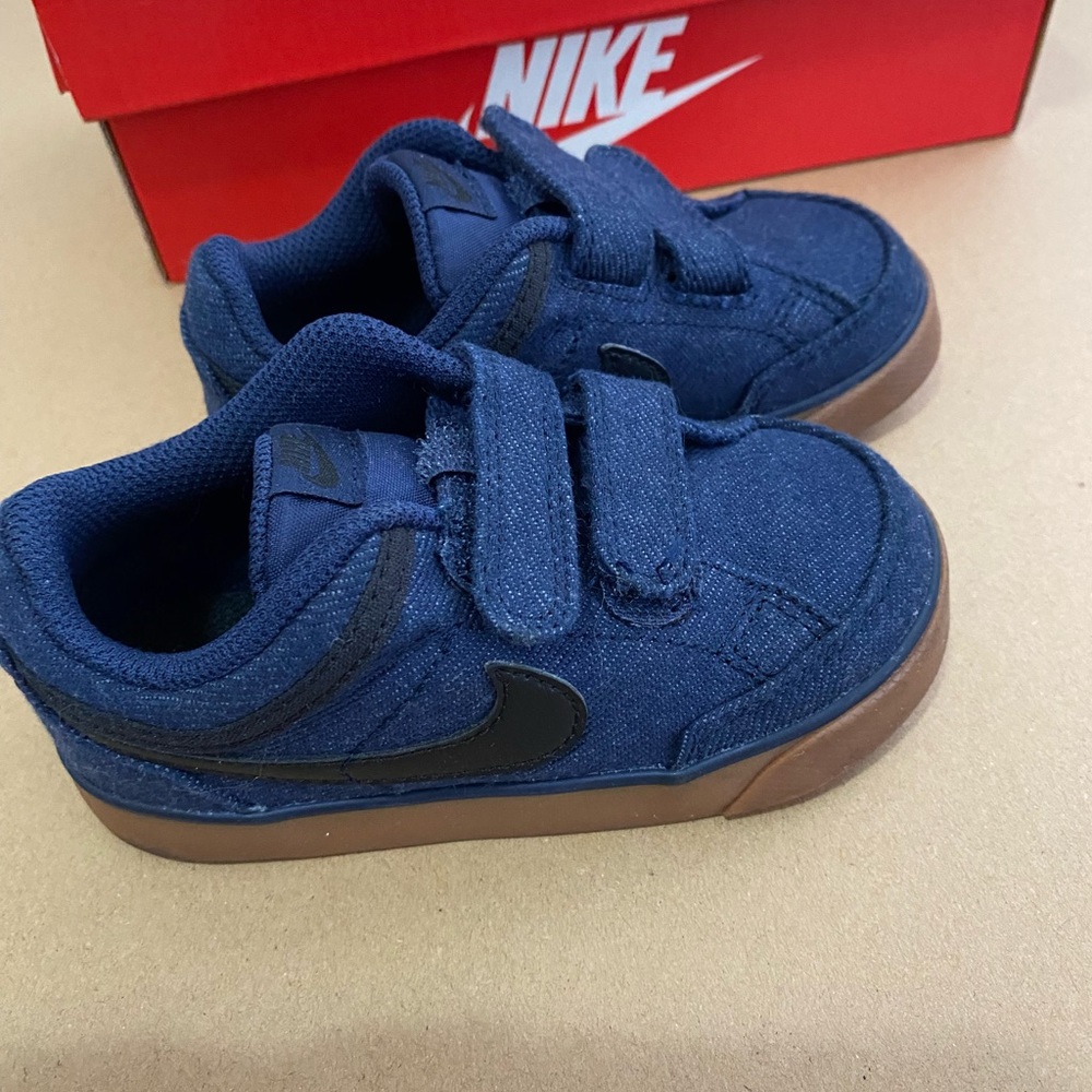 Size 8c Nike Capri 3 TXT (TVD)